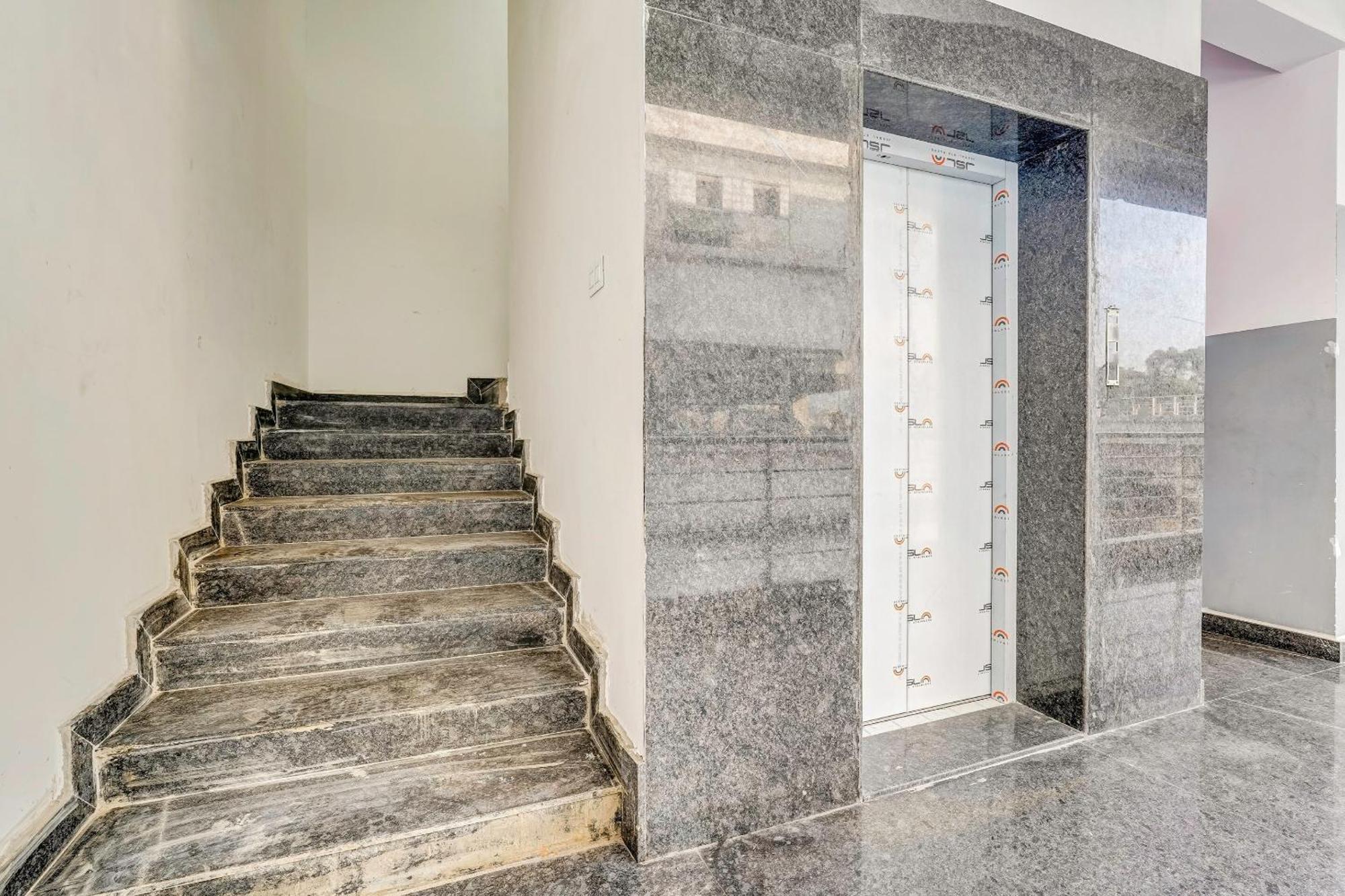 Oyo Flagship Hotel Ayodhya Bangalore Exteriör bild